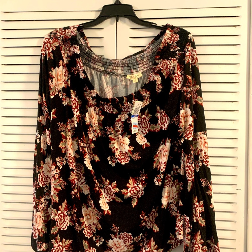 NWT ULTRA FLIRT LONG SLEEVE TOP. SIZE XL.